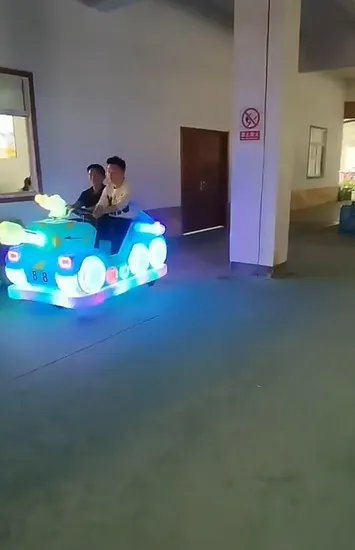 Ama Speed 조절식 전기 속도 탱크 멋진 조명 원격 시동 범퍼카가 있는 어린이용 승용차